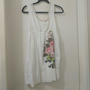 Sleeveless, scoop neck, flower embroidery dress